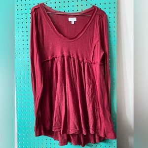 Burgundy long sleeve top. #elenagilbert